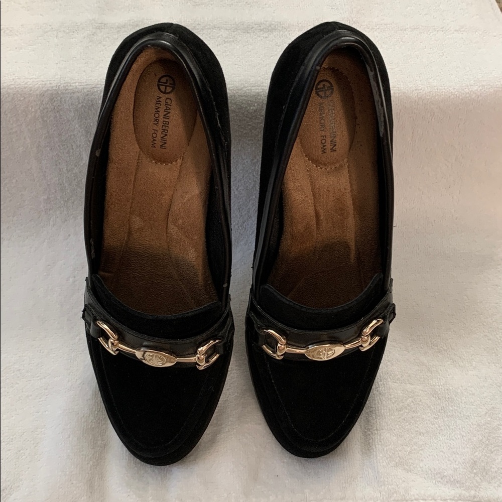Giani Bernini Black Loafers with Gold Chain and Leather Accent - Picture 6 of 9